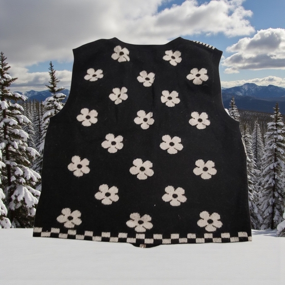 SAGE & OAK - XL Black and White Floral Zip Vest - Picture 2 of 6